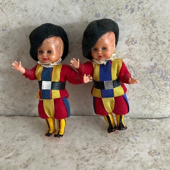 Vintage Celluloid Blinking Eyes Roma Guard Dolls Vatican - Picture 1 of 5